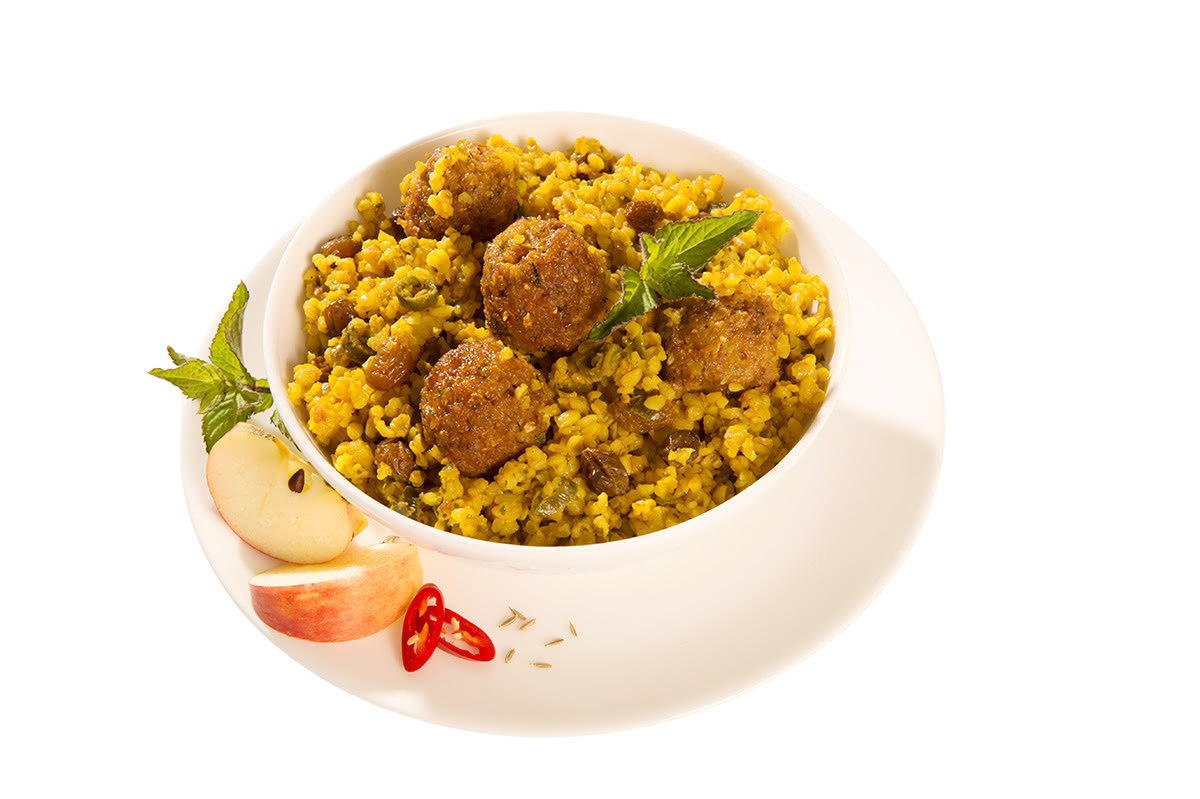 Bulgur-Pfanne-mit-Falafelbaellchen-Clean